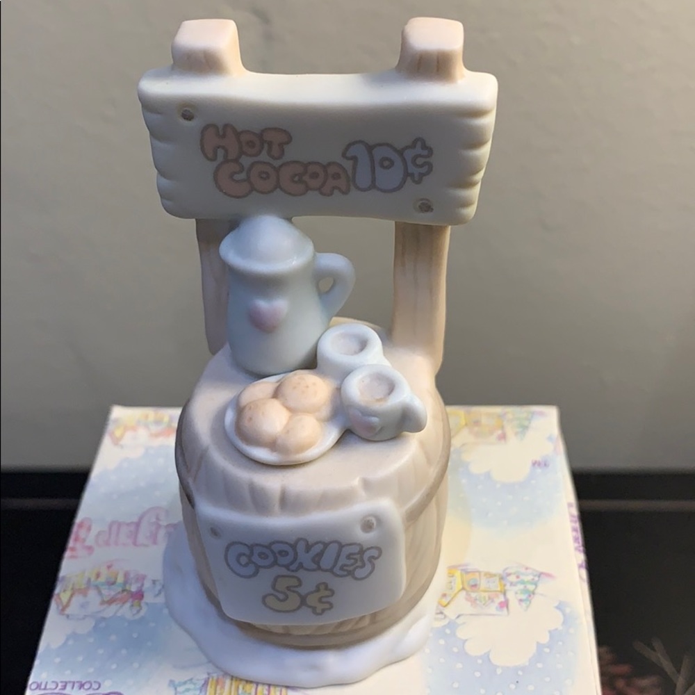 Precious moments sugar town figurine